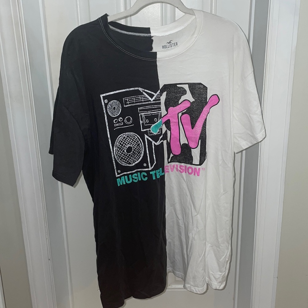 Hollister Graphic Tee